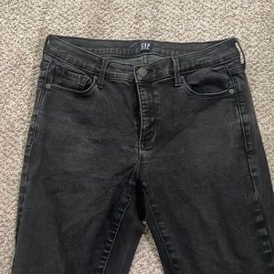 Gap true skinny jeans, 30 regular, black wash. Only worn maybe a dozen times.
